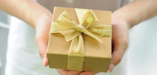 Jak ładnie zapakować prezent? Tych 3 błędów powinieneś unikać