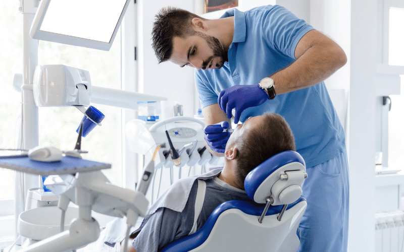 Mikrosilnik endodontyczny – wszystko, co warto wiedzieć o tym narzędziu