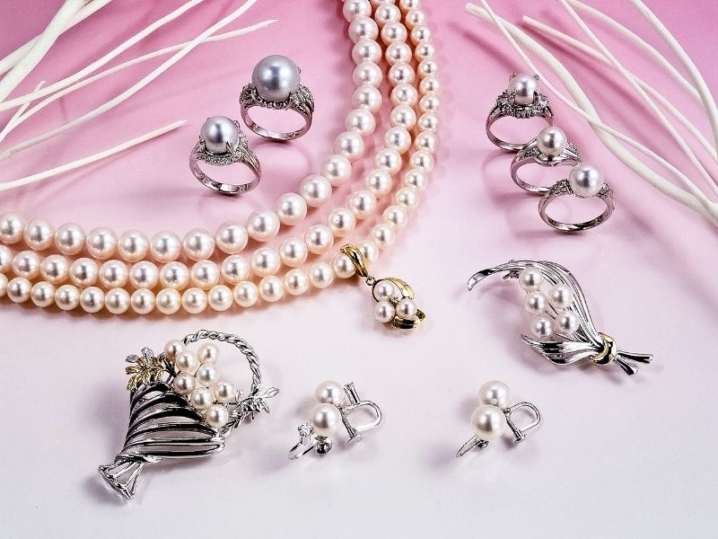 Biżuteria dla miłośników zwierząt – jaką biżuterię podarować kociarzowi?