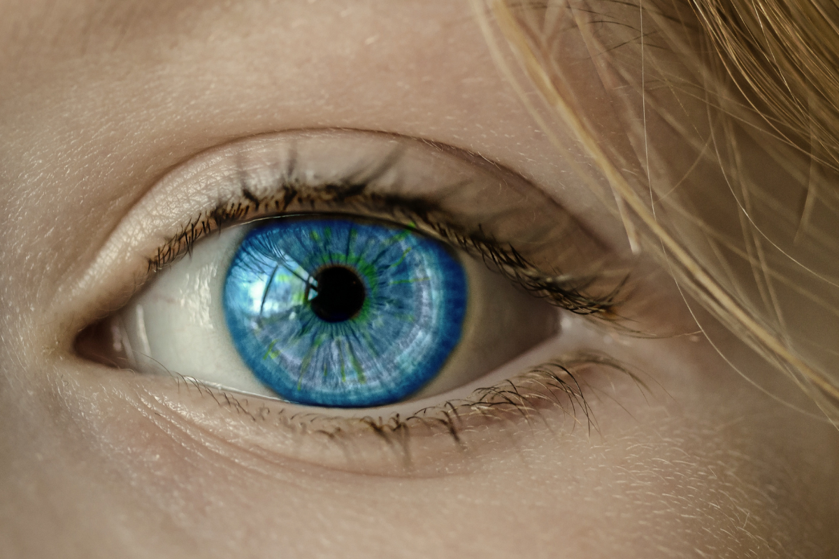 Co oznaczają niebieskie oczy?